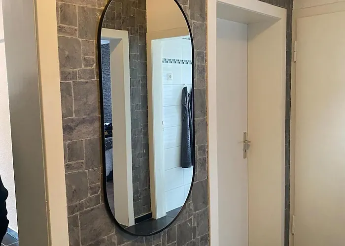 Apartamento Sehr Gute Lage Mit Straßenbahn Vor Der Tür&riesen Bett, Messe Nah *