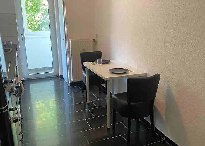 Sehr Gute Lage Mit Straßenbahn Vor Der Tür&riesen Bett, Messe Nah Apartamento Essen